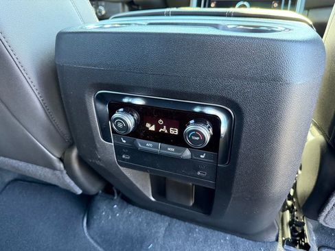 New 2026 GMC Yukon Elevation image 17