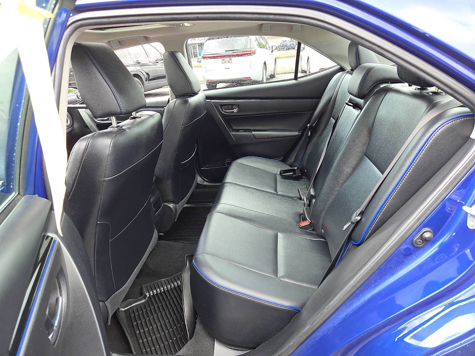 Used 2018 Toyota Corolla XSE FWD image 11