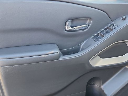 Certified 2025 Nissan Frontier SV image 13