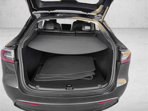 Used 2025 Tesla Model Y Long Range image 8
