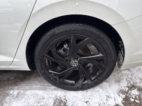 Used 2025 Volkswagen Jetta SE w/ Sunroof Package image 20