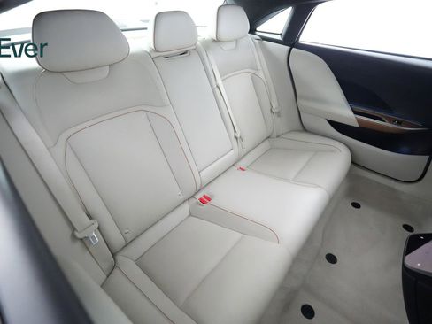 Used 2023 Lucid Air Touring image 5