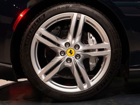 Used 2020 Ferrari Portofino image 15