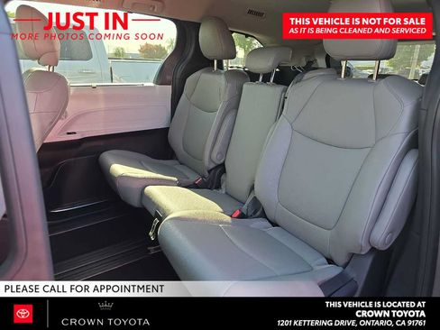 Used 2026 Toyota Sienna XLE FWD image 8