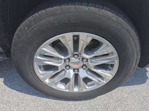 Used 2025 GMC Yukon Denali AWD/4WD image 9