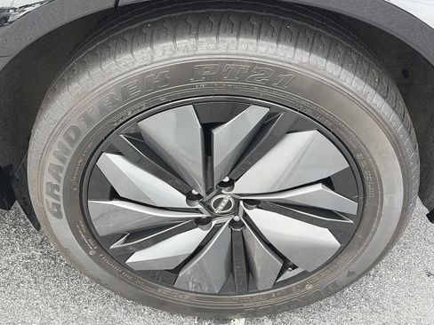 Certified 2024 Nissan Ariya FWD image 9