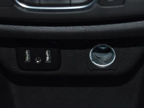 Used 2022 Chevrolet Traverse LS image 17