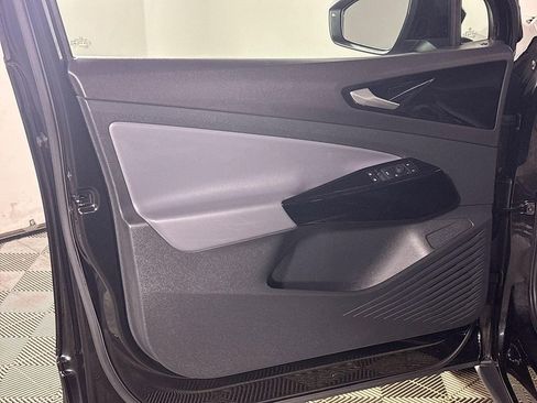 Used 2021 Volkswagen ID.4 Pro image 11