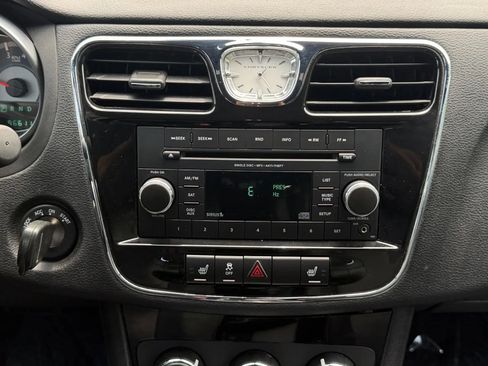 Used 2013 Chrysler 200 Limited FWD image 21