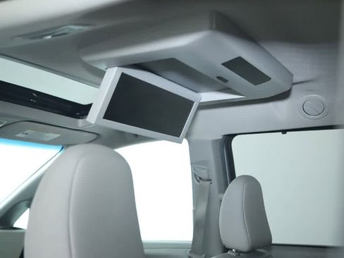 Used 2015 Toyota Sienna XLE Premium AWD/4WD image 32