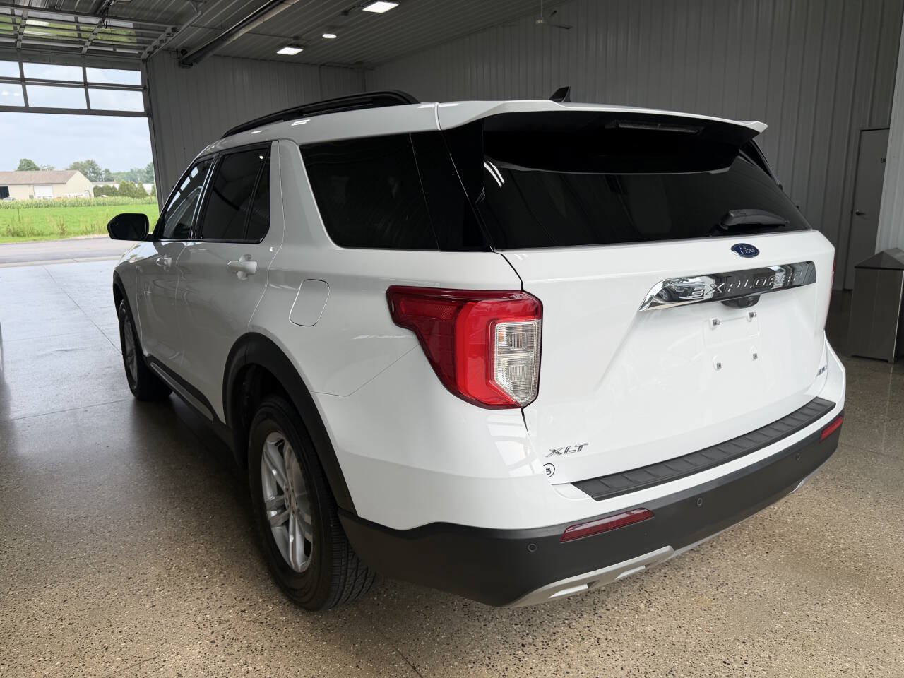 Used 2024 Ford Explorer XLT w/ Equipment Group 202A AWD/4WD image 3