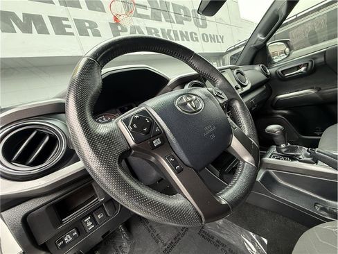 Used 2019 Toyota Tacoma TRD Sport RWD image 13