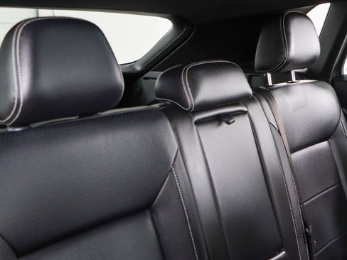 Used 2022 Volkswagen Atlas Cross Sport SE image 28