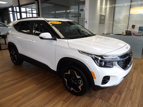 Used 2024 Kia Seltos EX AWD/4WD image 3