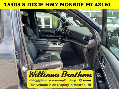 Used 2024 Jeep Wagoneer Series II w/ Flexible Seating Group image 19