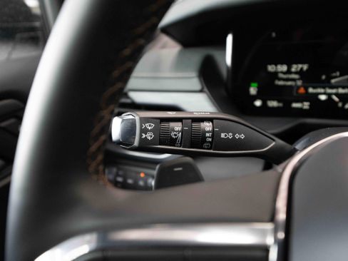 Used 2024 GMC Acadia AT4 w/ Luxury Package image 13