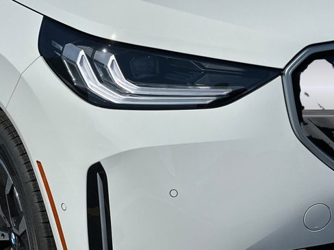 Used 2025 BMW X3 xDrive30i w/ Convenience Package image 10