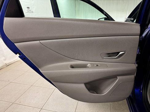 Used 2021 Hyundai Elantra SE image 15