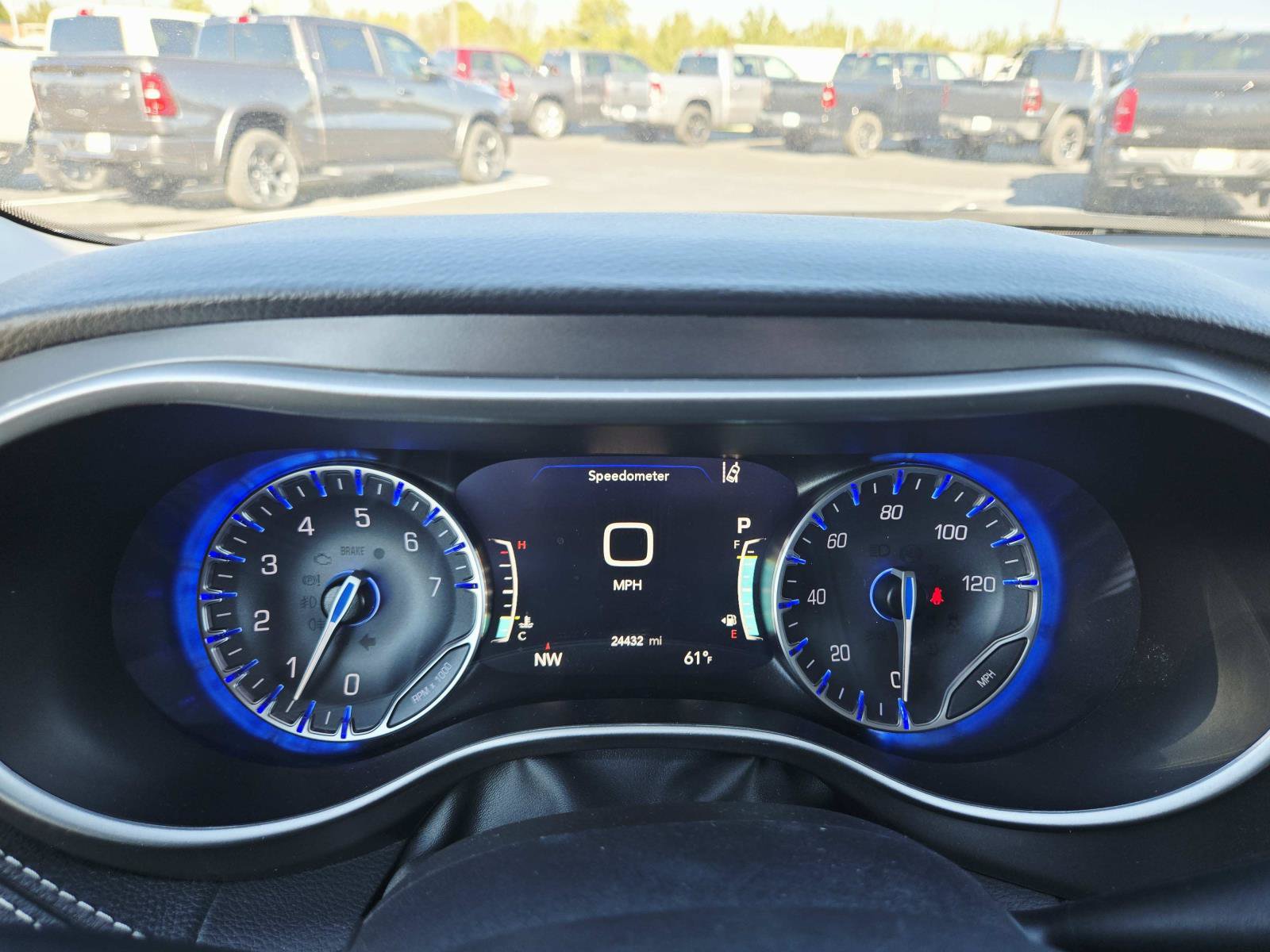 Used 2024 Chrysler Pacifica Touring-L FWD image 27