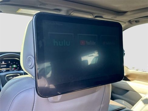 Used 2023 GMC Yukon SLT w/ SLT Premium Package image 23
