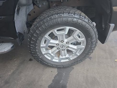 Used 2019 Nissan Titan SV w/ SV Convenience Package image 24