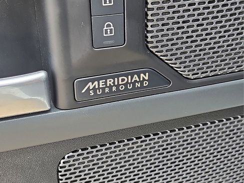 Used 2024 Land Rover Defender 110 X-Dynamic SE image 23