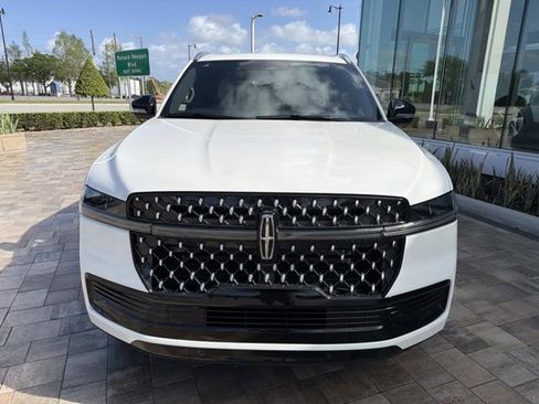 New 2026 Lincoln Navigator L Black Label AWD/4WD image 6
