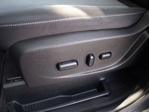 Used 2019 Ford Escape SE FWD image 19