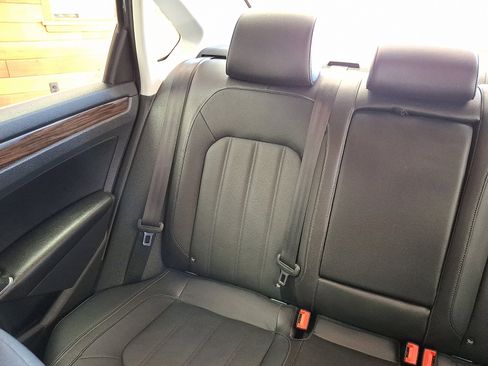 Used 2022 Volkswagen Passat 2.0T image 15