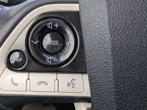 Used 2016 Toyota Prius Four image 27