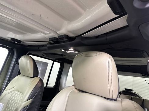 Used 2023 Jeep Wrangler Unlimited image 11