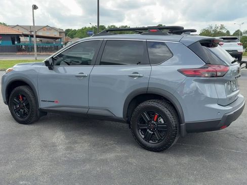 Used 2025 Nissan Rogue SV AWD/4WD image 4
