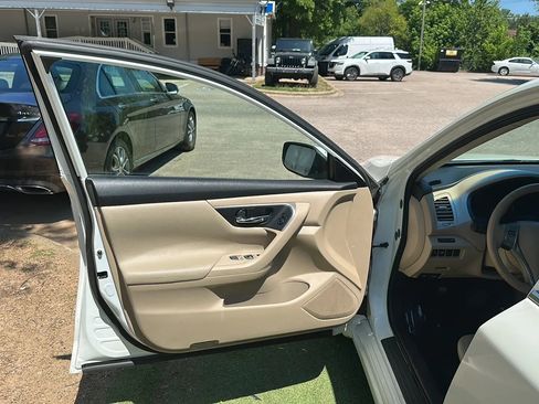Used 2015 Nissan Altima 2.5 SV FWD image 14