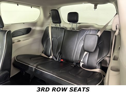 Used 2024 Chrysler Pacifica Limited image 12