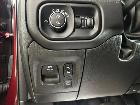 Used 2025 RAM 1500 Limited AWD/4WD image 16