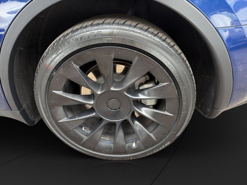Used 2022 Tesla Model Y Long Range AWD/4WD image 22