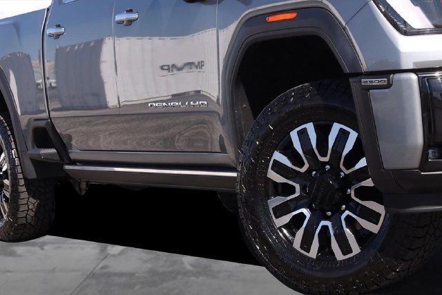 Used 2025 GMC Sierra 2500 Denali Ultimate AWD/4WD image 3