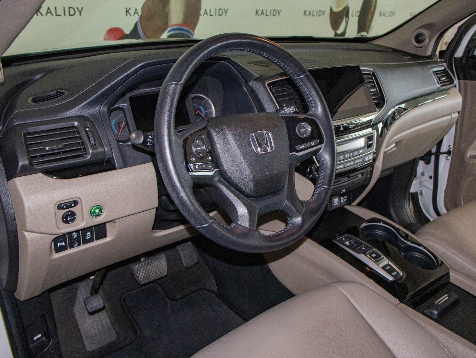Used 2022 Honda Pilot Touring image 6