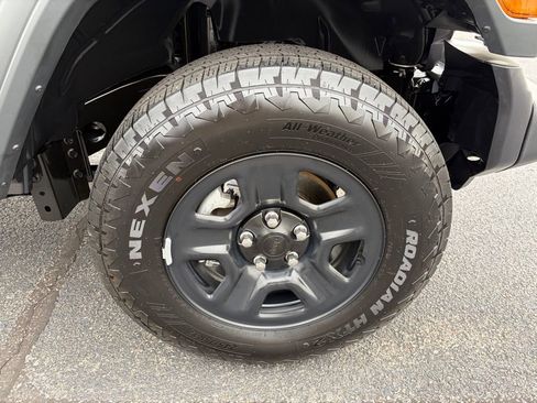 Used 2025 Jeep Wrangler Sport image 9