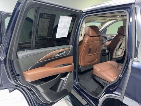 Used 2017 Cadillac Escalade Premium Luxury image 28