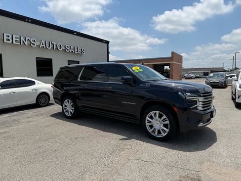 Used 2021 Chevrolet Suburban High Country w/ Premium Package AWD/4WD image 4