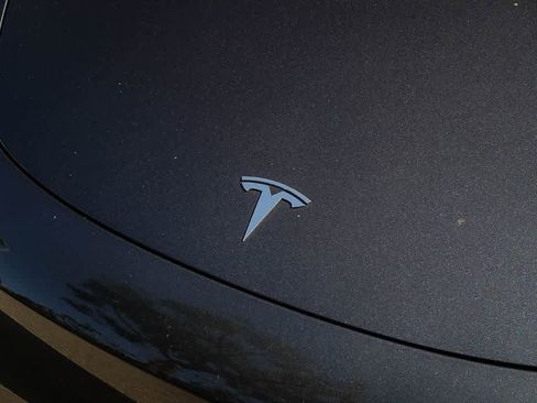 Used 2023 Tesla Model 3 Standard Range image 9