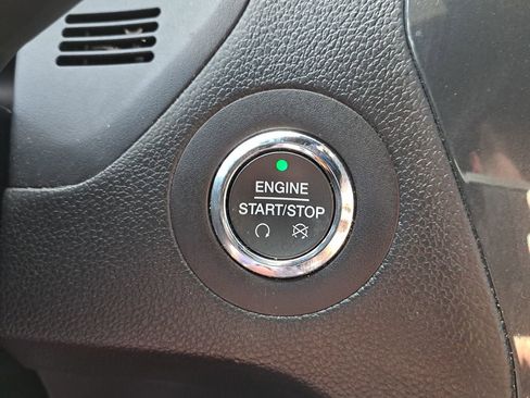 Used 2019 Ford Explorer XLT w/ Equipment Group 202A image 27