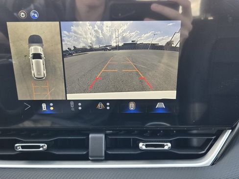 New 2026 Chevrolet Equinox LT w/ Convenience Package II FWD image 17