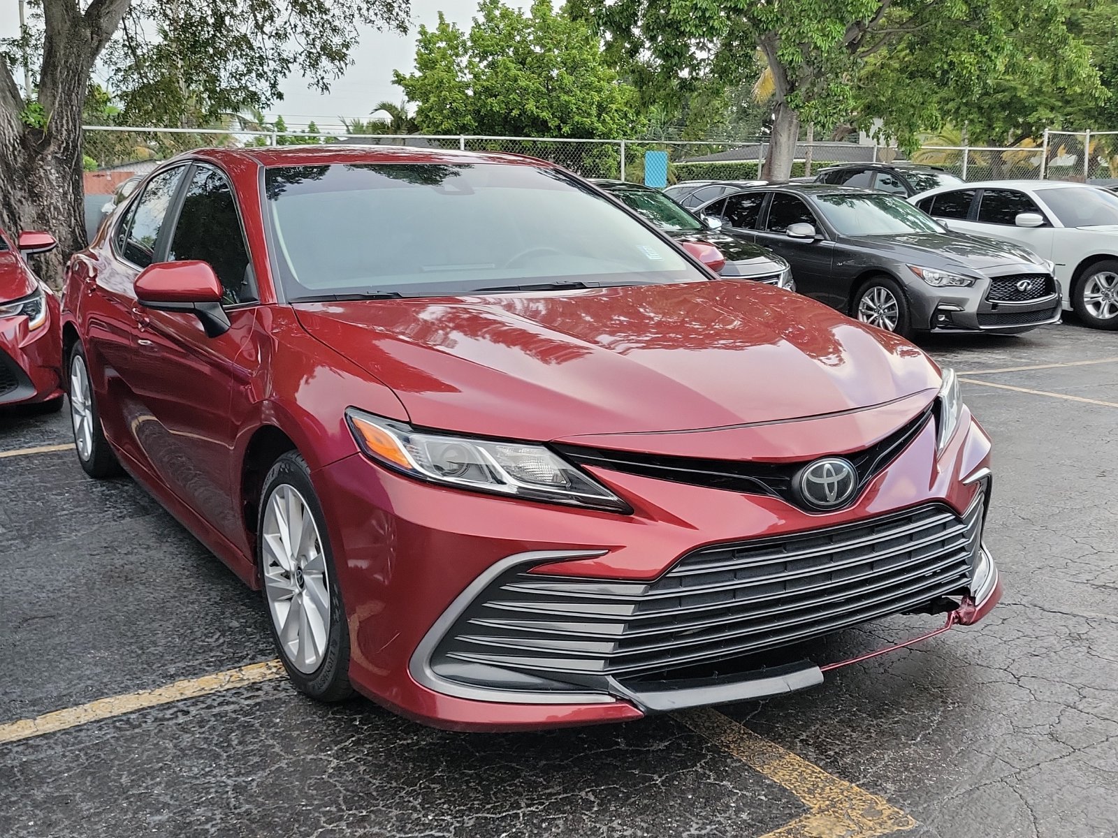 Used 2022 Toyota Camry LE FWD image 3
