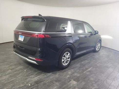 Used 2022 Kia Carnival LX image 5