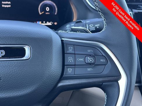 New 2025 Jeep Grand Cherokee Limited w/ Black Appearance Package image 11