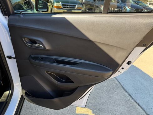 Used 2019 Chevrolet Trax LT w/ Sun & Sound Package image 24