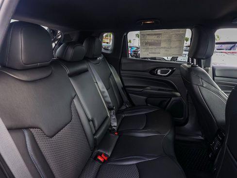 New 2026 Jeep Compass Latitude image 18