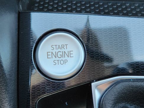 New 2025 Volkswagen Taos SE image 34